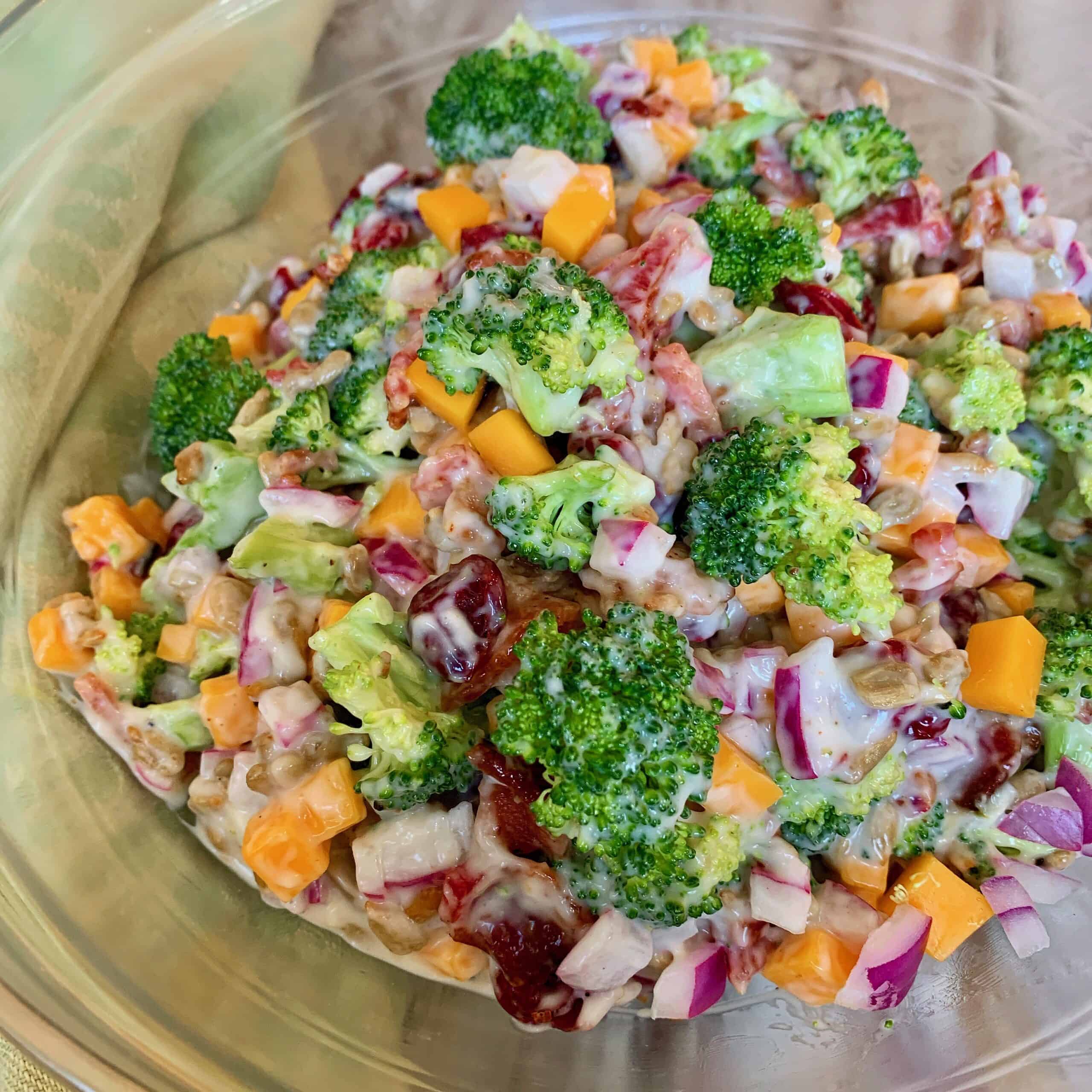 Classic, Creamy, Loaded Broccoli Salad - Easy And Delicious! - La Bella ...